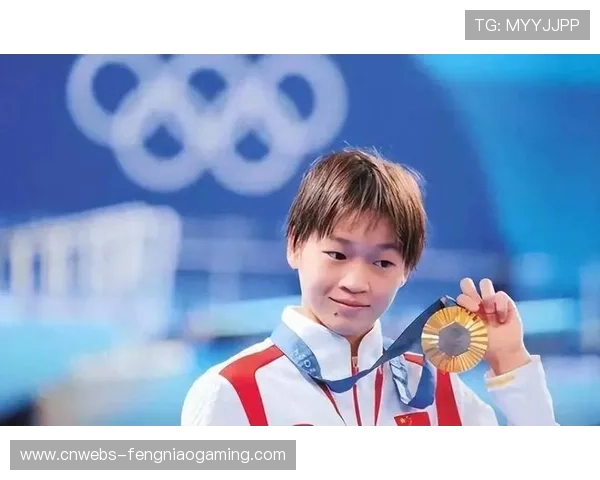 全红婵复出首秀紧张激烈,与新搭档拥抱庆祝夺冠 全红婵复出首秀紧张激烈,与新搭档拥抱庆祝夺冠